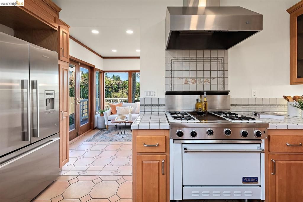 Image 23 of property listing at 141 141 Saint Albans Rd, Kensington, CA 94708