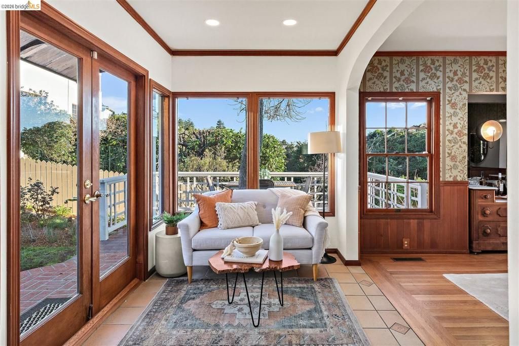 Image 24 of property listing at 141 141 Saint Albans Rd, Kensington, CA 94708