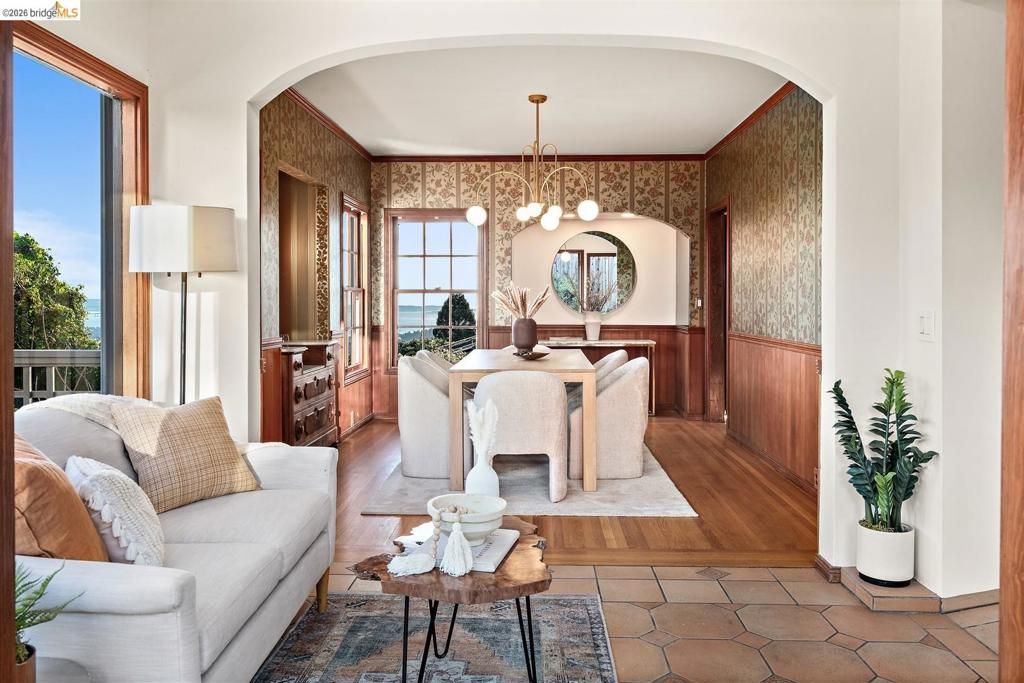 Image 26 of property listing at 141 141 Saint Albans Rd, Kensington, CA 94708