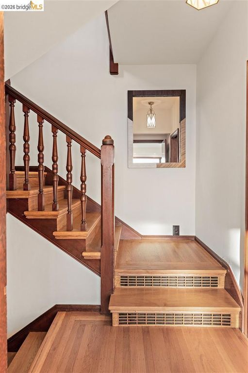 Image 27 of property listing at 141 141 Saint Albans Rd, Kensington, CA 94708