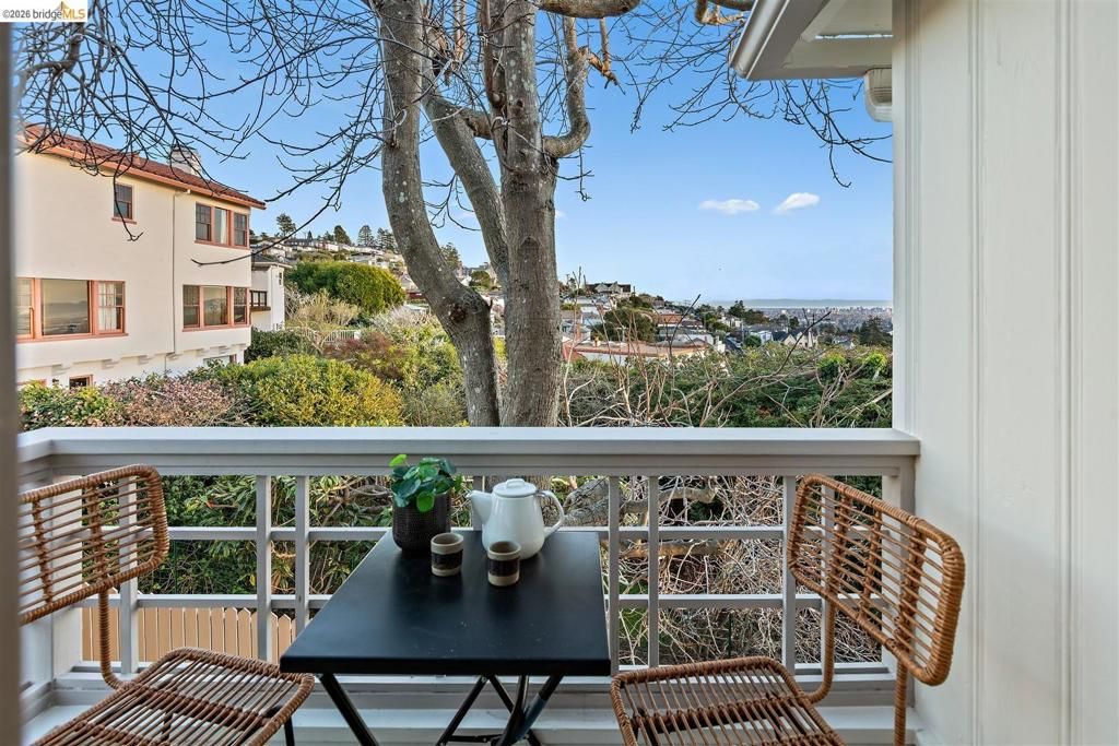 Image 40 of property listing at 141 141 Saint Albans Rd, Kensington, CA 94708