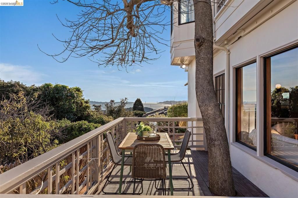 Image 43 of property listing at 141 141 Saint Albans Rd, Kensington, CA 94708