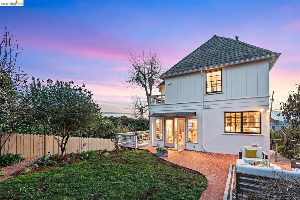 Image 46 of property listing at 141 141 Saint Albans Rd, Kensington, CA 94708