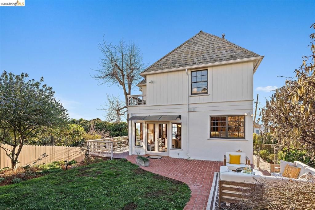 Image 47 of property listing at 141 141 Saint Albans Rd, Kensington, CA 94708