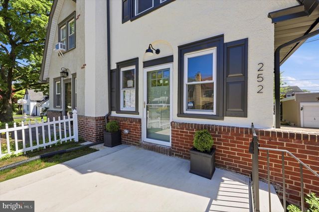 252 W GREENWOOD AVE, Lansdowne, PA 19050