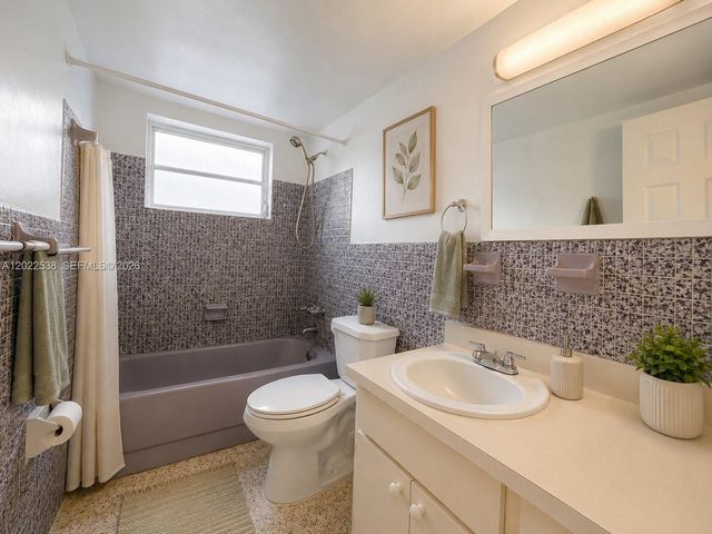 1426 SW 5th St 2, Miami, FL 33135