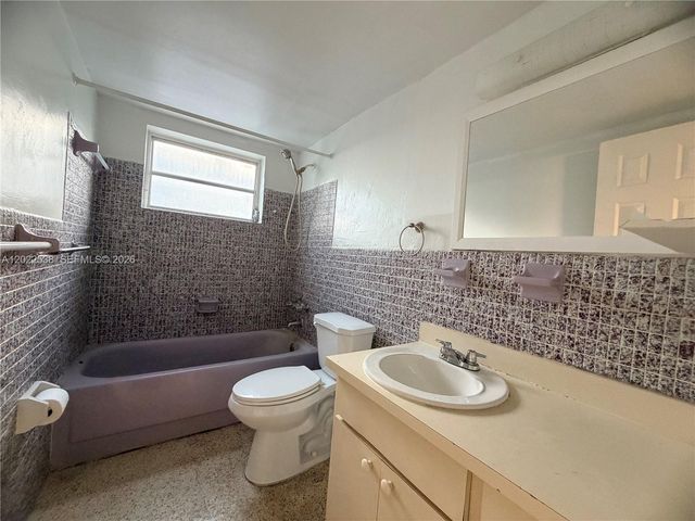 1426 SW 5th St 2, Miami, FL 33135