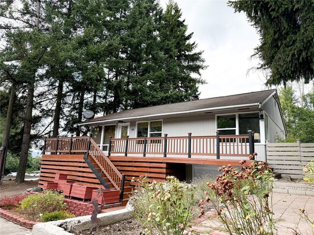 9005 Canyon Dr, Kent, WA 98030