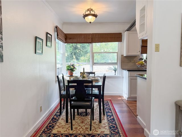 9005 Canyon Dr, Kent, WA 98030