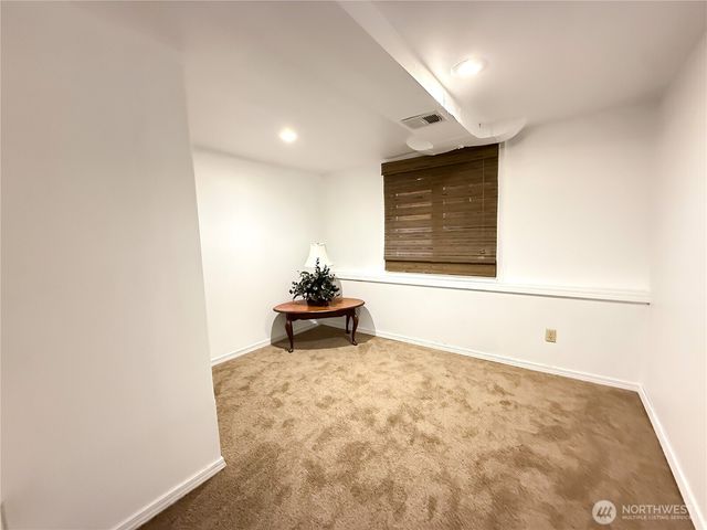9005 Canyon Dr, Kent, WA 98030