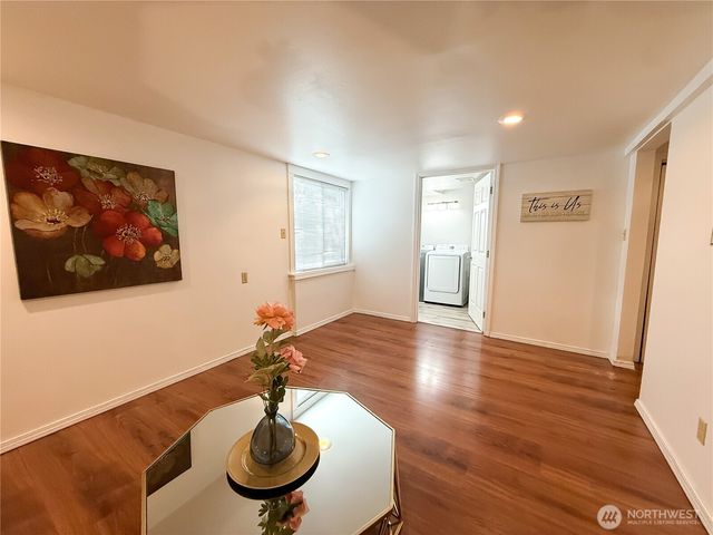 9005 Canyon Dr, Kent, WA 98030