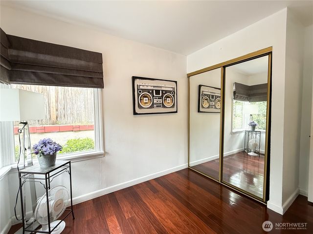 9005 Canyon Dr, Kent, WA 98030