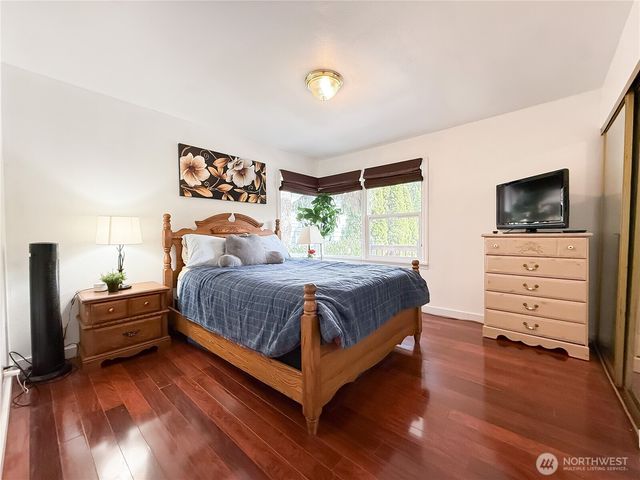 9005 Canyon Dr, Kent, WA 98030