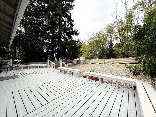 9005 Canyon Dr, Kent, WA 98030