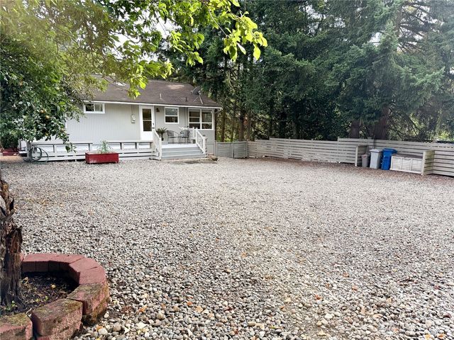 9005 Canyon Dr, Kent, WA 98030