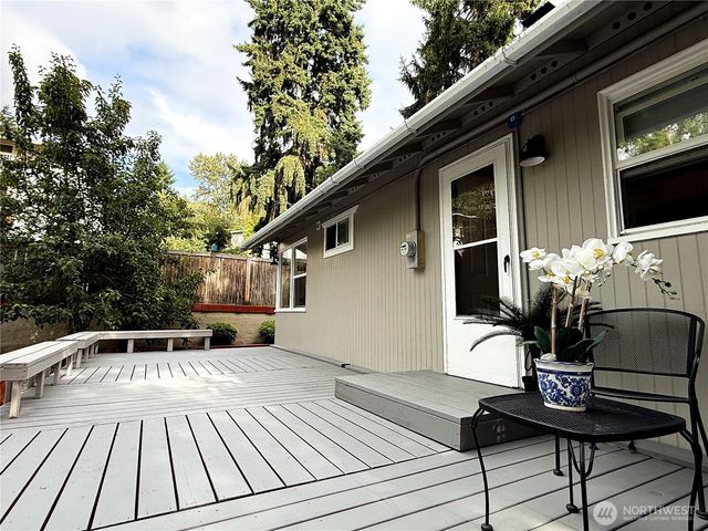 9005 Canyon Dr, Kent, WA 98030