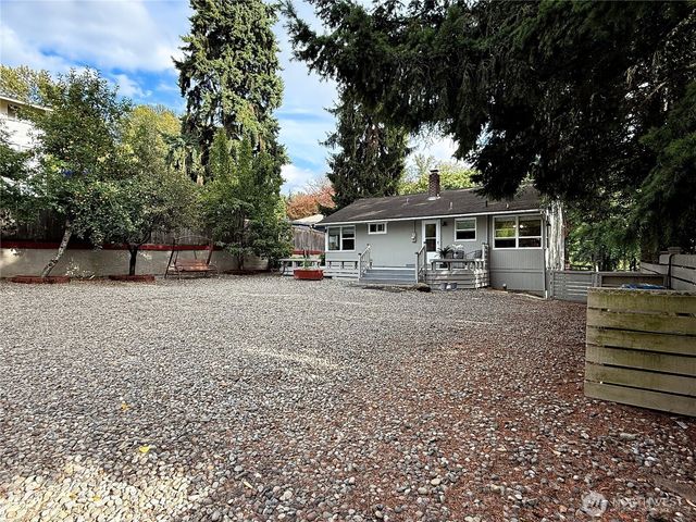 9005 Canyon Dr, Kent, WA 98030