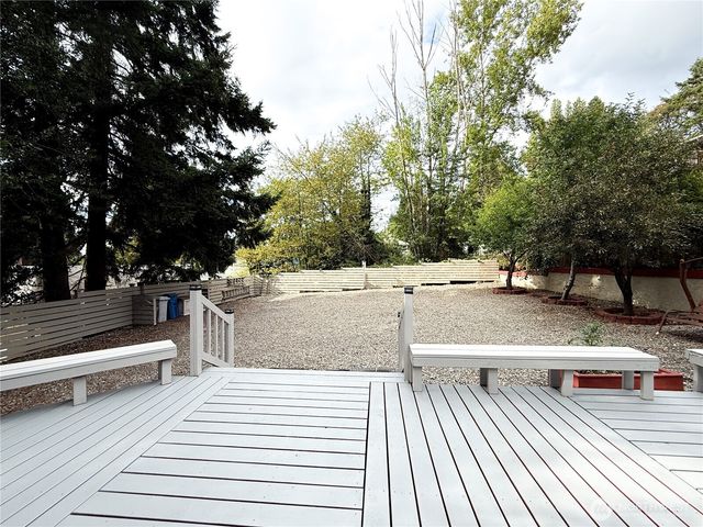 9005 Canyon Dr, Kent, WA 98030
