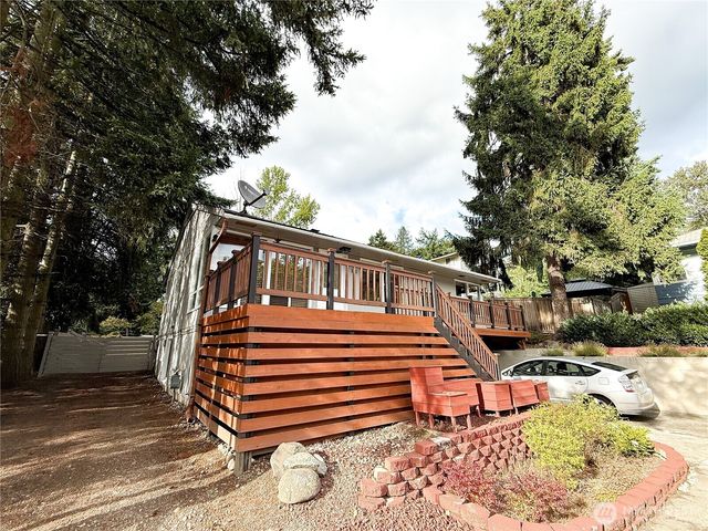 9005 Canyon Dr, Kent, WA 98030
