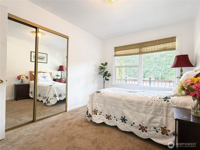 9005 Canyon Dr, Kent, WA 98030