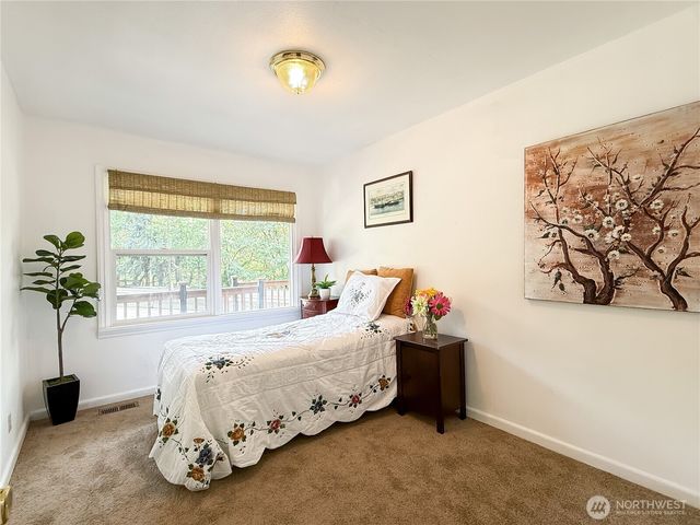 9005 Canyon Dr, Kent, WA 98030