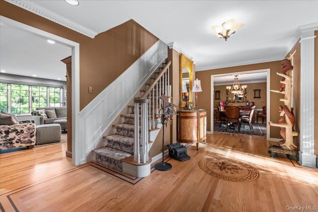 96 Plainview Road, Woodbury, NY 11797
