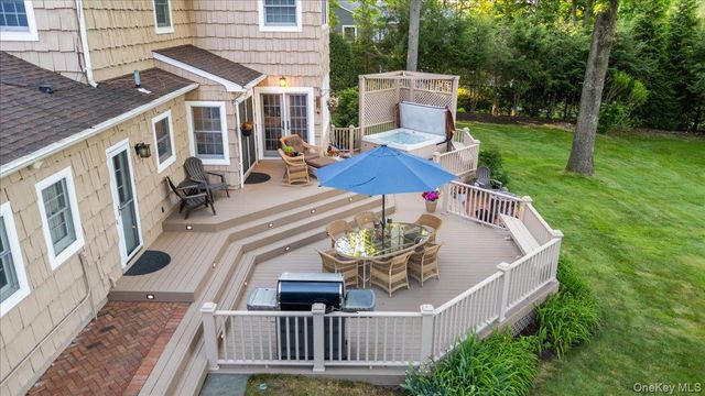 96 Plainview Road, Woodbury, NY 11797