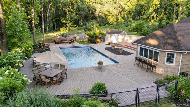 96 Plainview Road, Woodbury, NY 11797