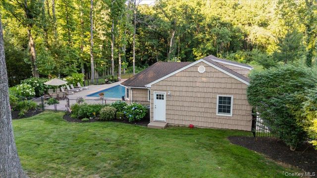 96 Plainview Road, Woodbury, NY 11797