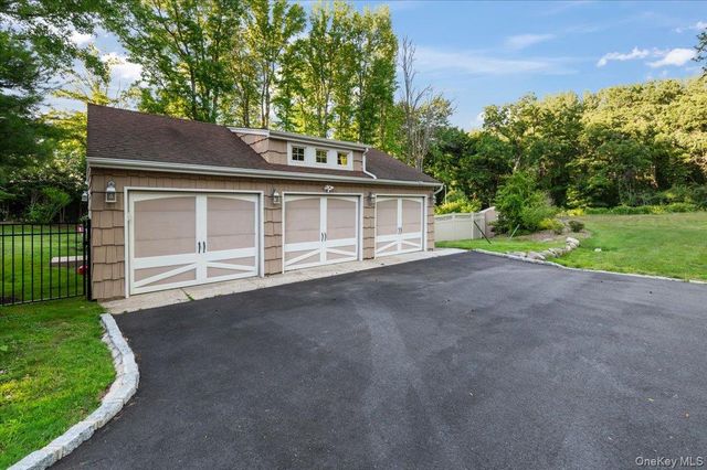 96 Plainview Road, Woodbury, NY 11797