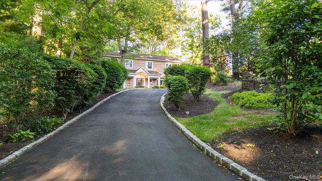 96 Plainview Road, Woodbury, NY 11797