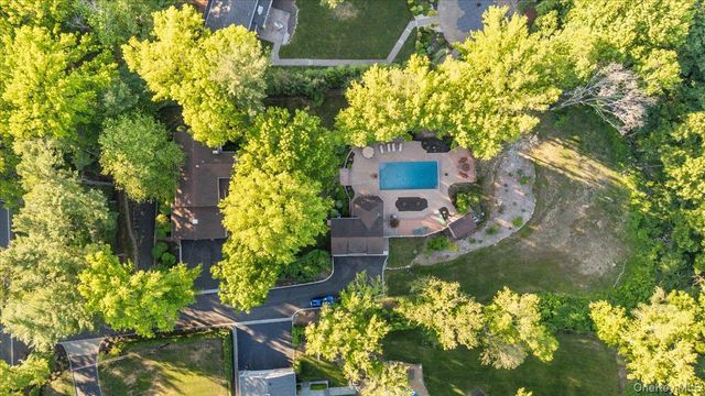 96 Plainview Road, Woodbury, NY 11797