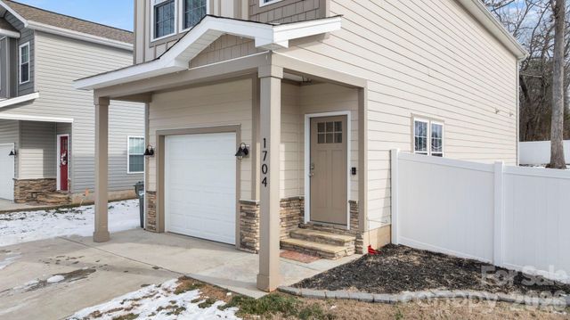 1704 15th Street Place NE, Hickory, NC 28601