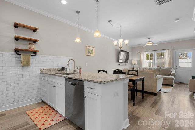 1704 15th Street Place NE, Hickory, NC 28601