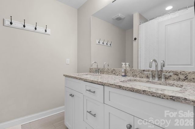 1704 15th Street Place NE, Hickory, NC 28601