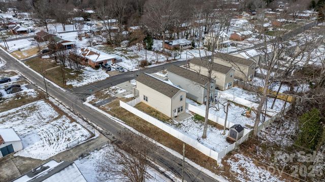 1704 15th Street Place NE, Hickory, NC 28601