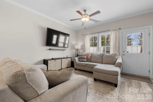 1704 15th Street Place NE, Hickory, NC 28601