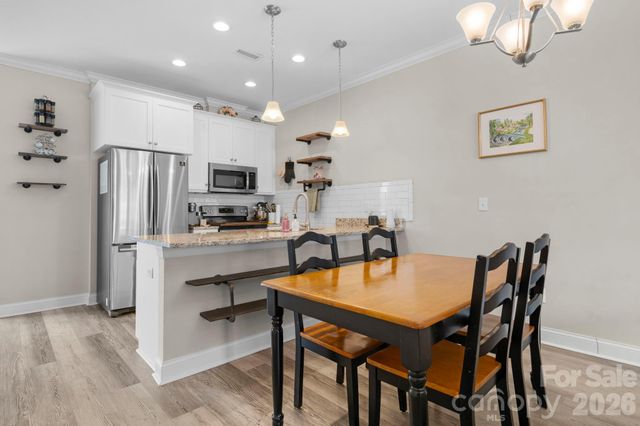 1704 15th Street Place NE, Hickory, NC 28601