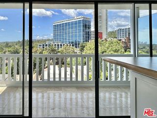 999 N DOHENY Drive 711, West Hollywood, CA 90069