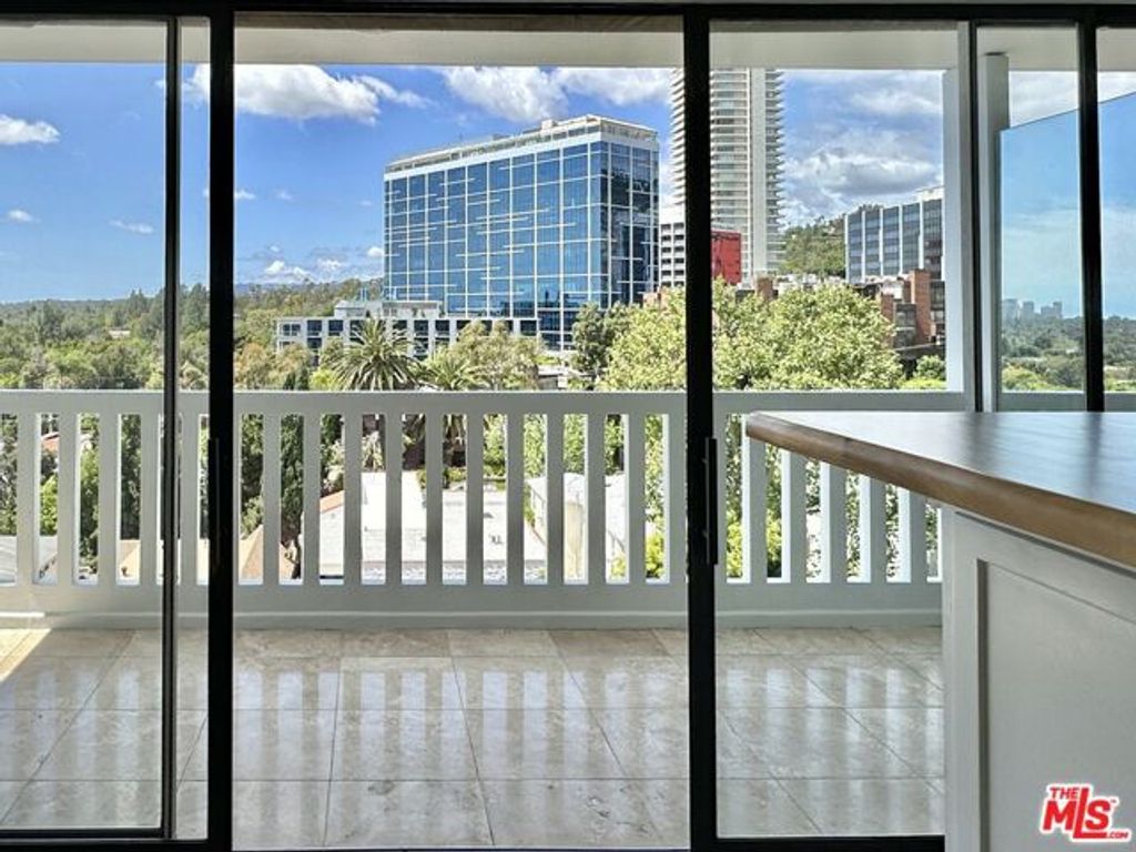999 N DOHENY Drive 711, West Hollywood, CA 90069