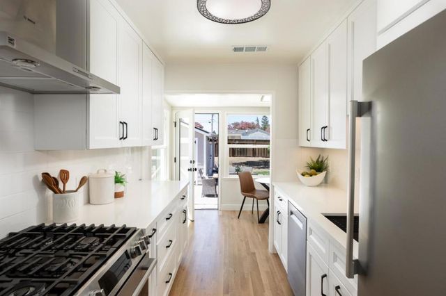 131 Charles Street, Sunnyvale, CA 94086