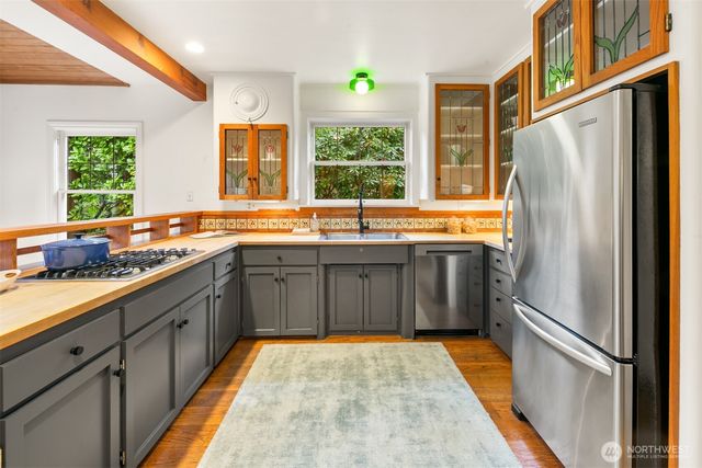 625 34th Avenue E, Seattle, WA 98112