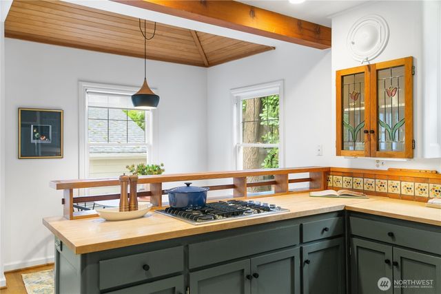 625 34th Avenue E, Seattle, WA 98112