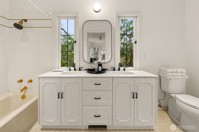 625 34th Avenue E, Seattle, WA 98112