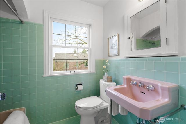 625 34th Avenue E, Seattle, WA 98112