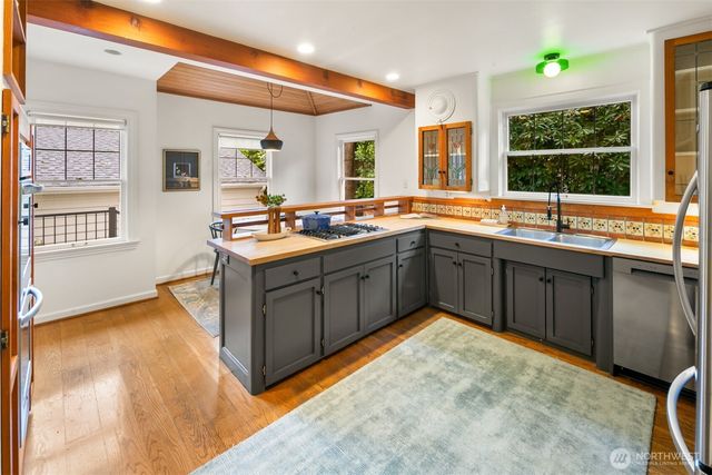 625 34th Avenue E, Seattle, WA 98112