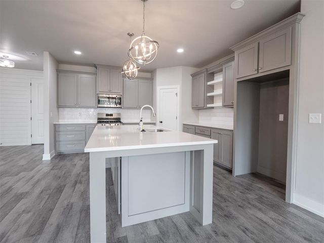 5520 Sunset Ridge Road, Newalla, OK 74857