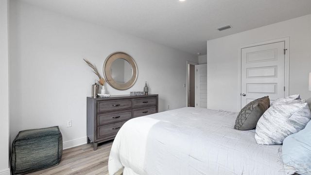 9904 Starling Dr, Pensacola, FL 32506