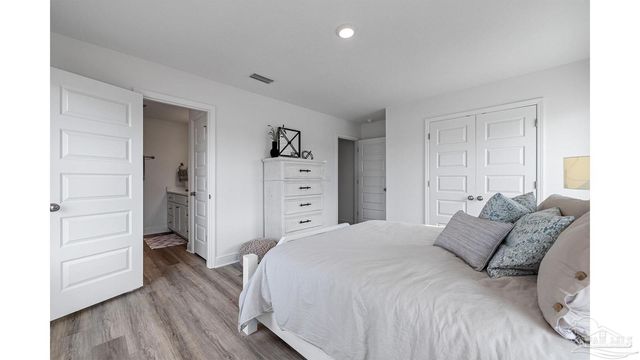 9904 Starling Dr, Pensacola, FL 32506