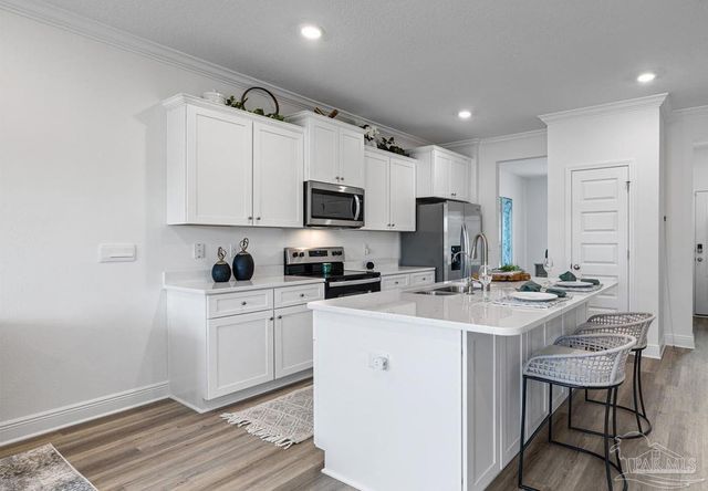 9904 Starling Dr, Pensacola, FL 32506